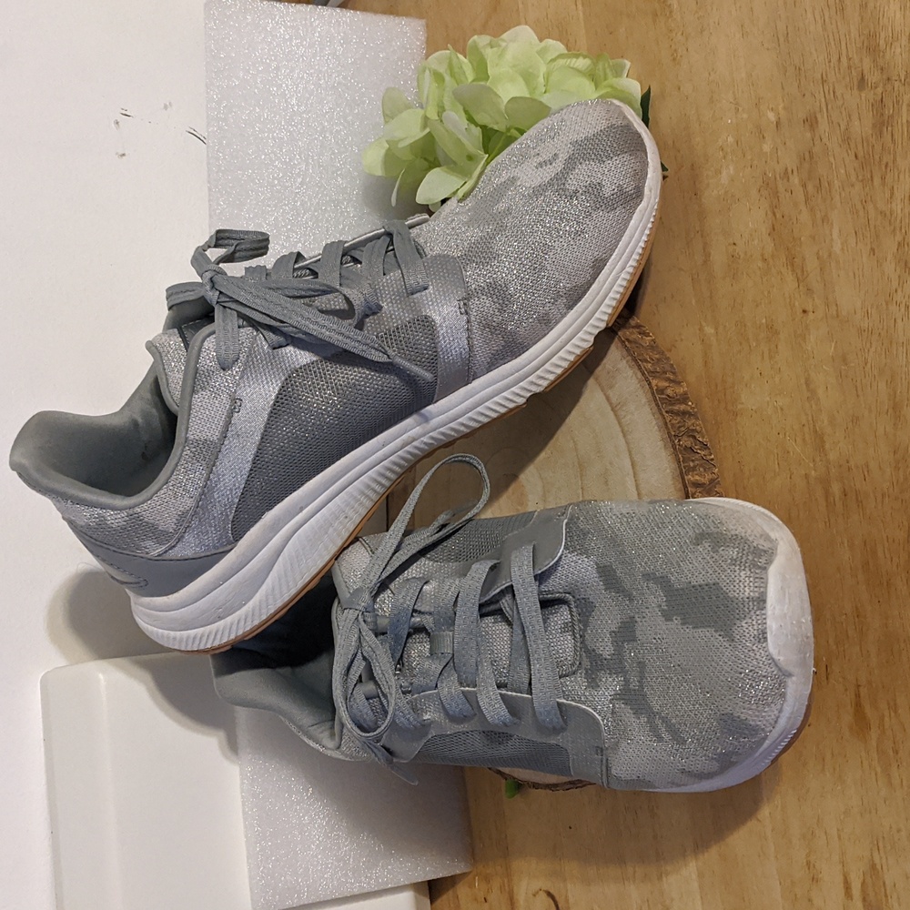 AVIA Gray Camouflage Shimmer Lace Up Sneakers Womens Size 10